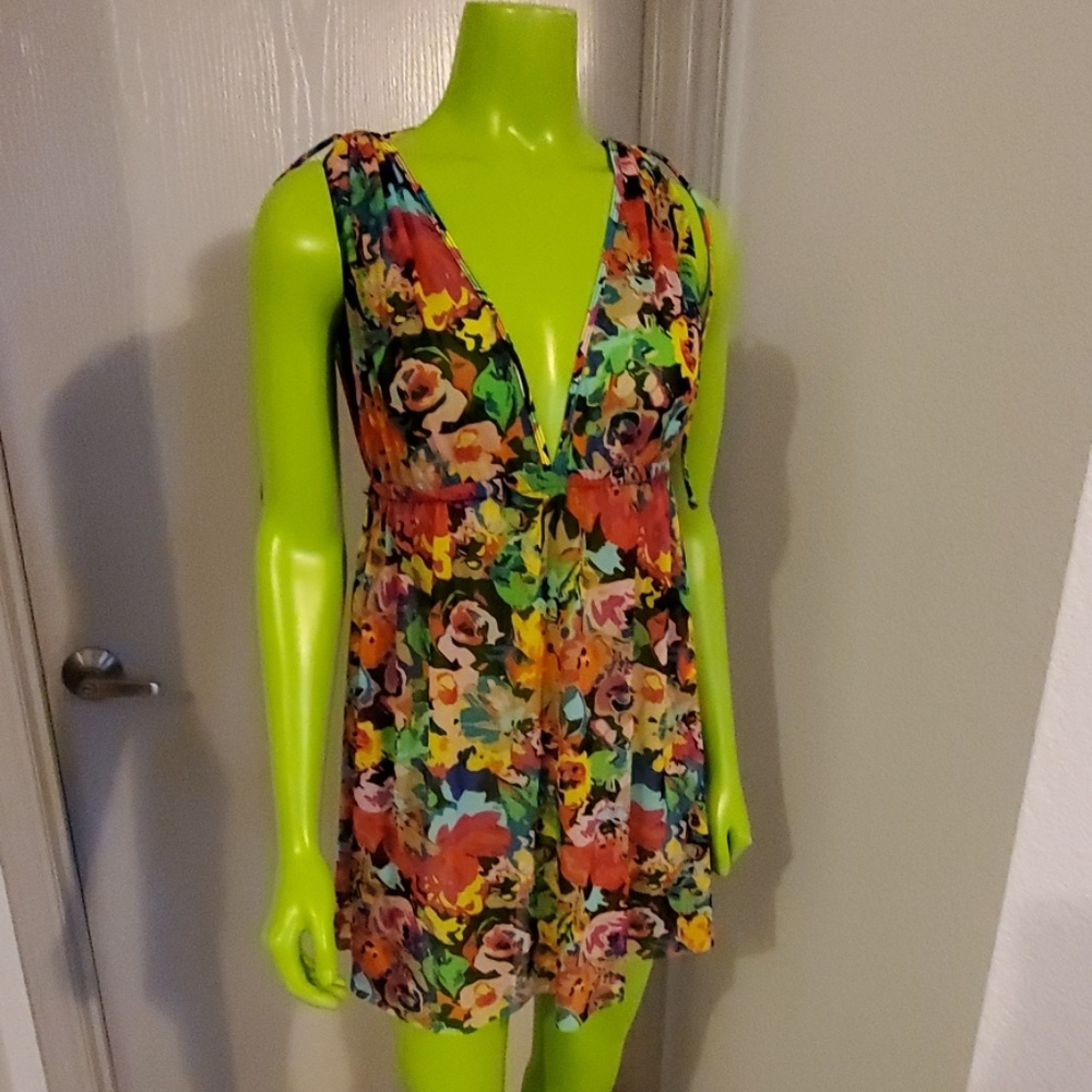 NEW Kenneth Cole brand ladies SHEER blouse M.
